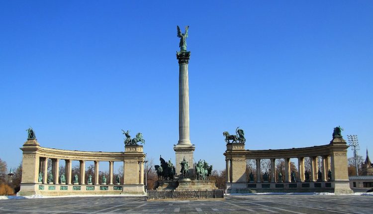 Площадь Героев